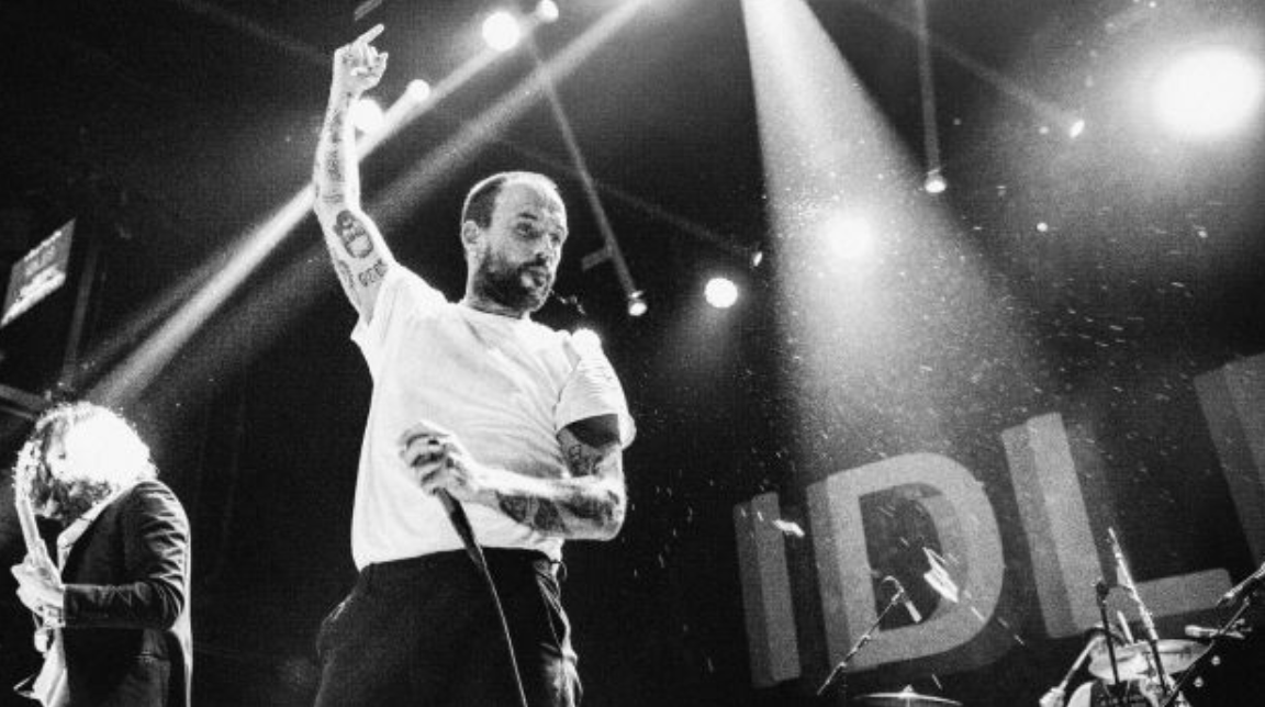 Idles at Van Buren