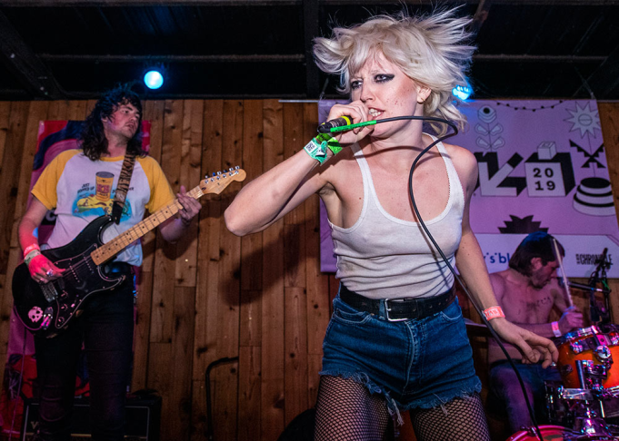 Amyl and The Sniffers